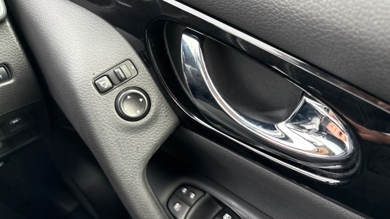 Nissan Qashqai 1.3 DiG-T Acenta Premium 5dr Petrol Hatchback